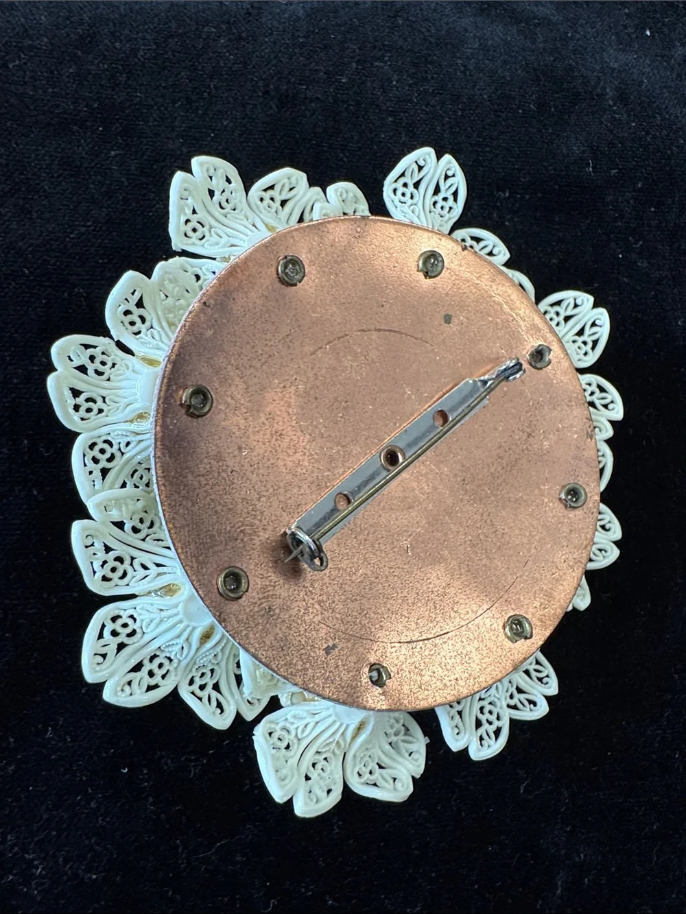 VINTAGE IVORY FLORAL FILIGREE BROOCH